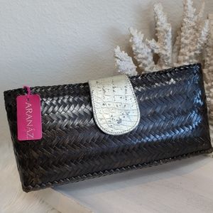 NWT ARANAZ Handmade Filipino Woven Clutch w Metallic Embossed Magnetic Closure